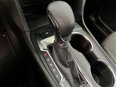 Used 2022 Chevrolet Equinox LT image 16