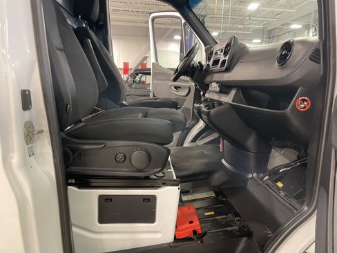 Used 2019 Mercedes-Benz Sprinter 144 image 13