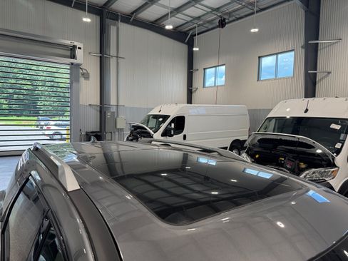 Used 2025 Nissan Pathfinder Platinum AWD/4WD image 4