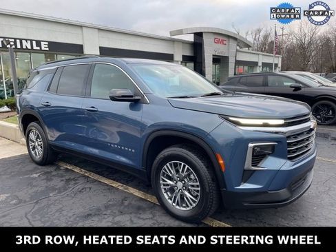 Used 2025 Chevrolet Traverse LT image 1