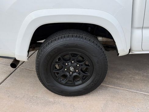 Certified 2019 Toyota Tacoma SR5 image 6