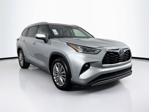 Used 2023 Toyota Highlander Platinum FWD image 10