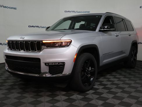 Used 2021 Jeep Grand Cherokee L Limited w/ Trailer Tow Group (B) AWD/4WD image 11