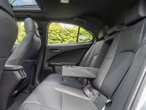 New 2026 Lexus UX 300h FWD image 18