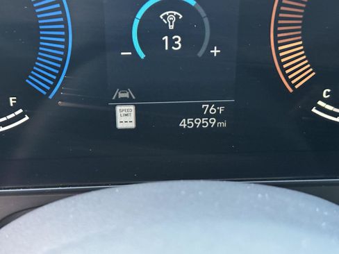 Used 2024 Hyundai Kona SEL AWD/4WD image 29