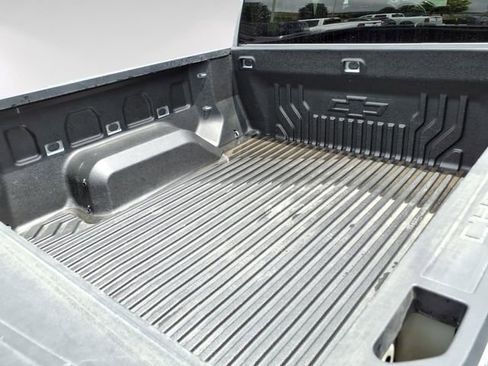 Used 2023 Chevrolet Silverado 1500 LT AWD/4WD image 19