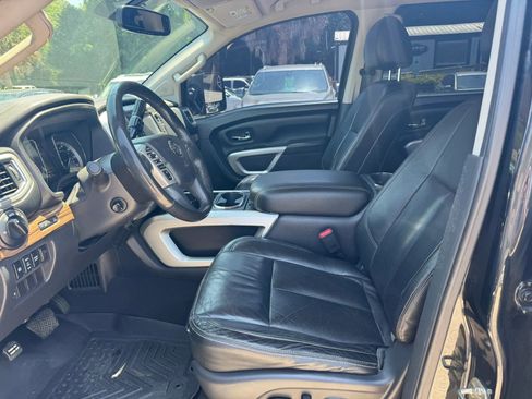 Used 2017 Nissan Titan SL w/ SL Towing Convenience Package RWD image 14