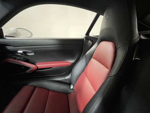 Used 2024 Porsche 718 Cayman image 15