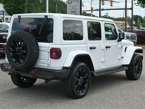 Used 2025 Jeep Wrangler Unlimited Sahara AWD/4WD image 9