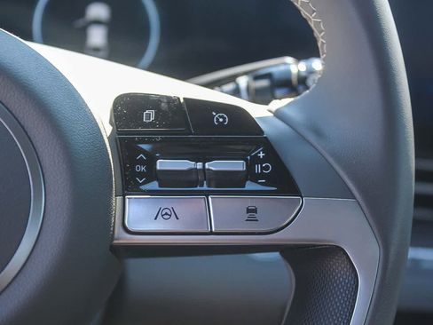 Used 2023 Hyundai Elantra SEL w/ Convenience Package image 32