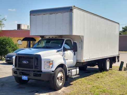 Used 2022 Ford F650 2WD Regular Cab Super Duty image 2