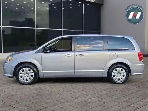 Used 2018 Dodge Grand Caravan SE w/ Rear Park Assist Package image 2