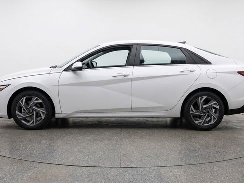 Used 2025 Hyundai Elantra Limited FWD image 5
