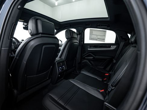 Certified 2025 Porsche Cayenne image 16