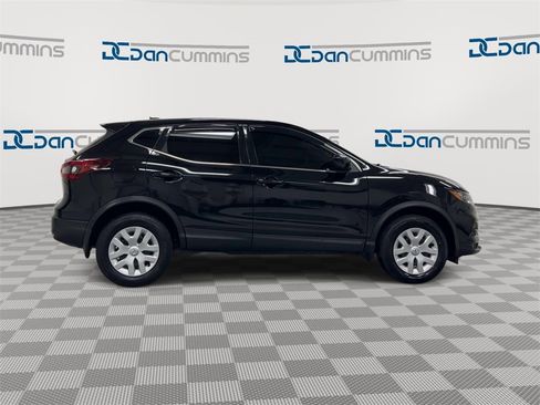Used 2020 Nissan Rogue Sport S image 9