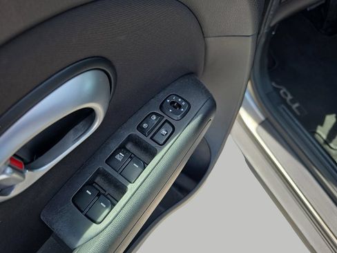Used 2016 Kia Soul FWD image 18