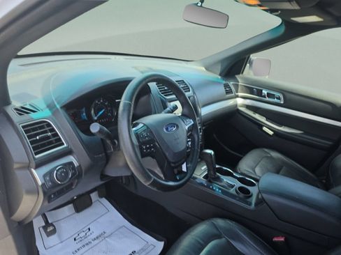 Used 2016 Ford Explorer XLT w/ Equipment Group 202A FWD image 19