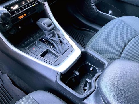 Used 2022 Toyota RAV4 LE image 16