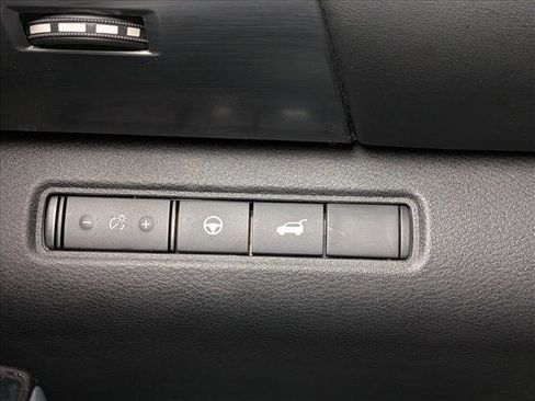 Used 2022 Nissan Pathfinder SL FWD image 17