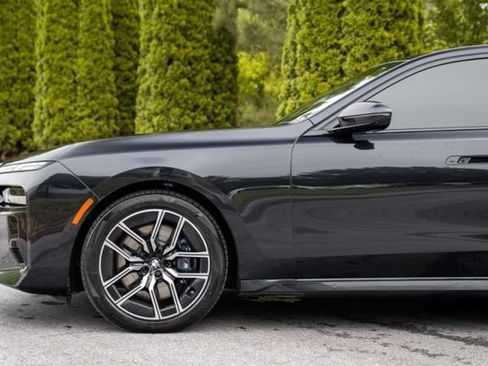 Used 2023 BMW 740i w/ Luxury Rear Seating Package RWD image 10