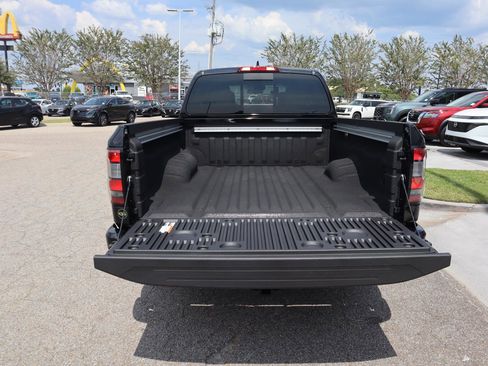 Used 2026 Nissan Frontier SV w/ SV Convenience Package RWD image 9