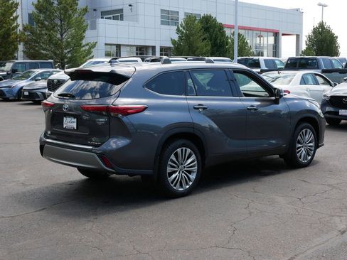 Used 2022 Toyota Highlander Platinum AWD/4WD image 5
