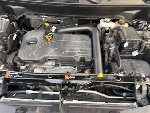 Used 2024 Chevrolet Equinox LT FWD image 33