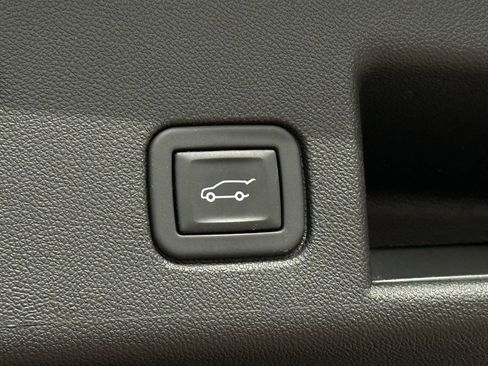 Used 2023 Chevrolet Equinox RS image 29