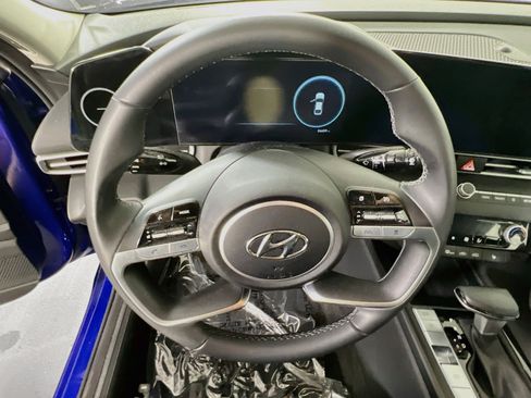 Used 2023 Hyundai Elantra SEL w/ Convenience Package FWD image 11