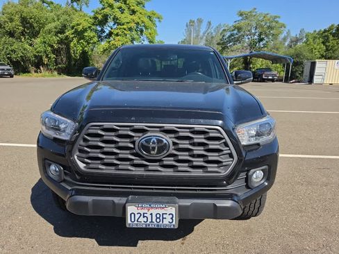 Used 2021 Toyota Tacoma TRD Off-Road w/ TRD Premium Off Road Package AWD/4WD image 4