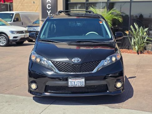 Used 2014 Toyota Sienna SE w/ SE Premium Package w/Entune FWD image 4