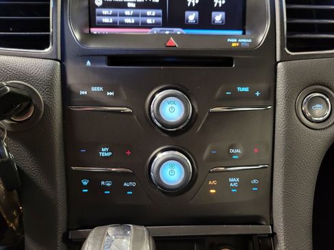 Used 2014 Ford Taurus SEL w/ Equipment Group 201A AWD/4WD image 18