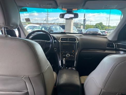 Used 2016 Ford Explorer Platinum AWD/4WD image 18