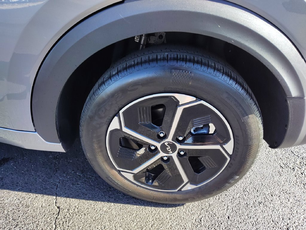 Used 2024 Kia Niro LX FWD image 8