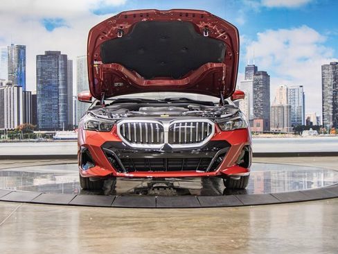 Used 2026 BMW 550e xDrive image 4