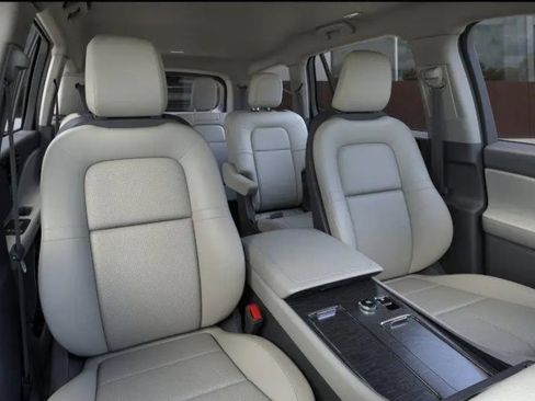 Used 2026 Lincoln Aviator Reserve AWD/4WD image 5