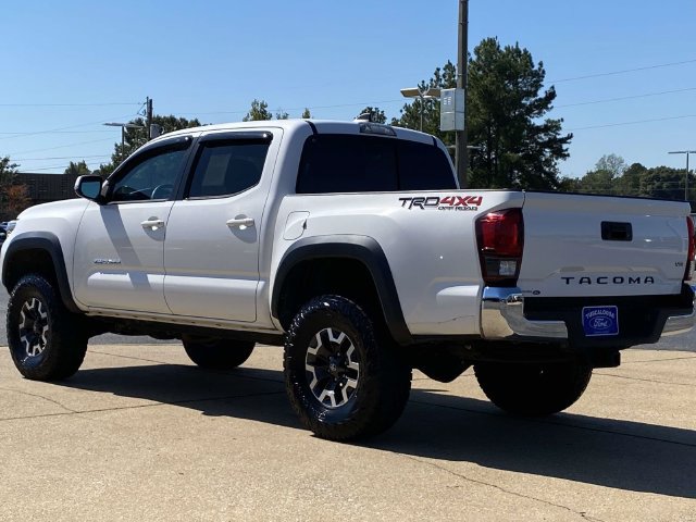 Used 2019 Toyota Tacoma TRD Off-Road AWD/4WD image 4