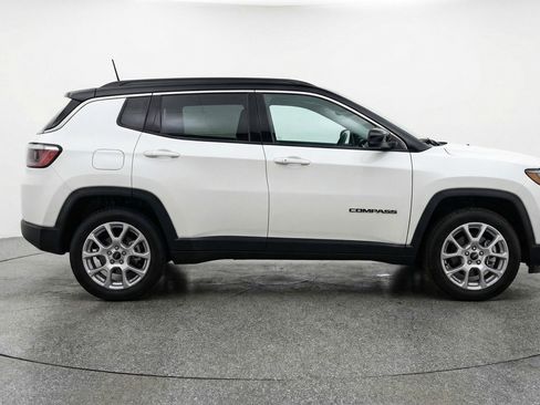 Used 2025 Jeep Compass Limited AWD/4WD image 11