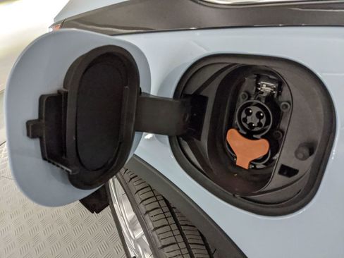 Used 2022 Chevrolet Bolt LT FWD image 7