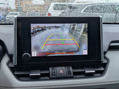 Used 2023 Toyota RAV4 XLE Premium image 27