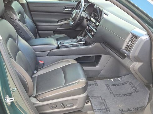 Used 2023 Nissan Pathfinder SL image 5