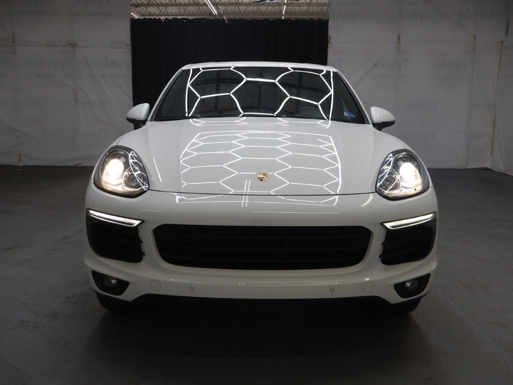 Used 2018 Porsche Cayenne w/ Premium Package AWD/4WD image 2