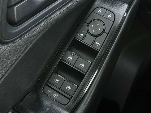 Used 2023 Nissan Rogue S image 15