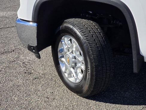 Used 2024 Chevrolet Silverado 2500 LTZ image 27