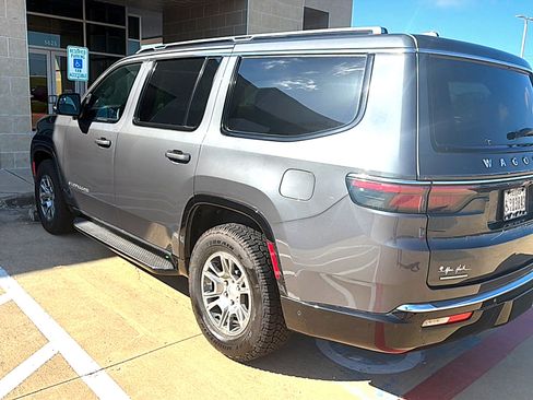 Used 2023 Jeep Wagoneer 4WD w/ Convenience Group I image 3