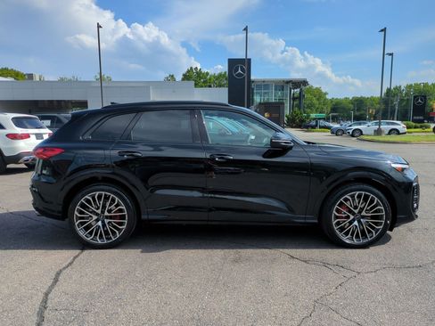 Used 2025 Audi SQ5 Prestige AWD/4WD image 2