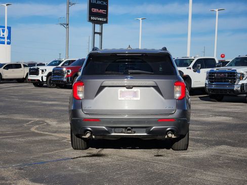 Used 2022 Ford Explorer XLT w/ Equipment Group 202A image 8