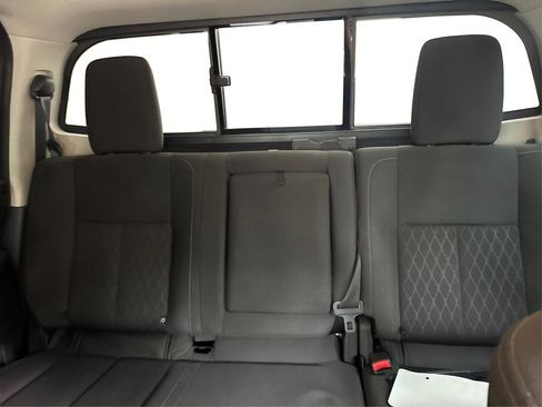 Used 2017 Nissan Titan SV RWD image 13