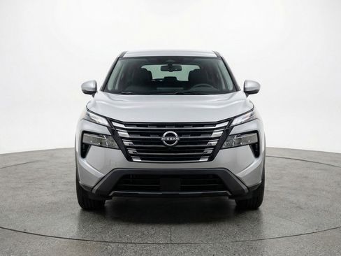 Used 2025 Nissan Rogue SV AWD/4WD image 2
