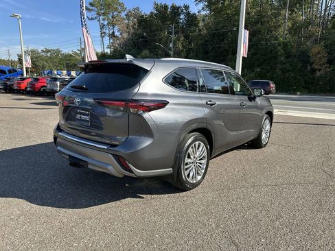 Used 2025 Toyota Highlander Platinum image 16